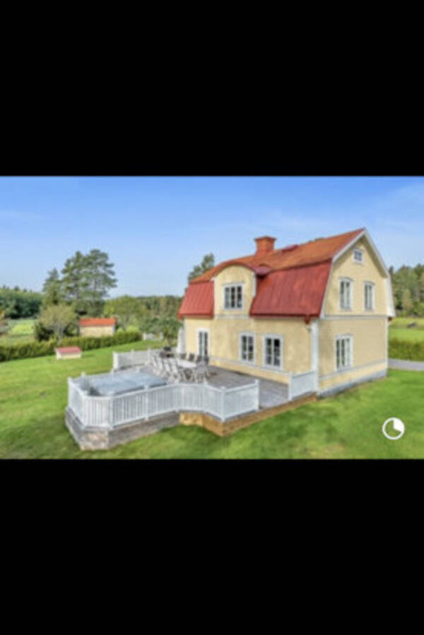 Hus - Villa med tillhörande lada,stall och häs Hus - Villa med tillhörande lada,stall och häs