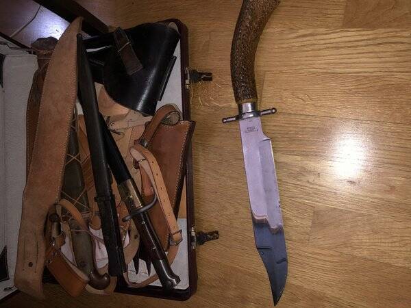 Revisitter - Diverse antikke våpen og krigsminner Revisitter - Diverse antikke våpen og krigsminner