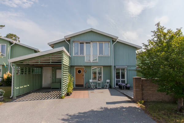 Hus - Friliggande villa i familjrt omrde i V
