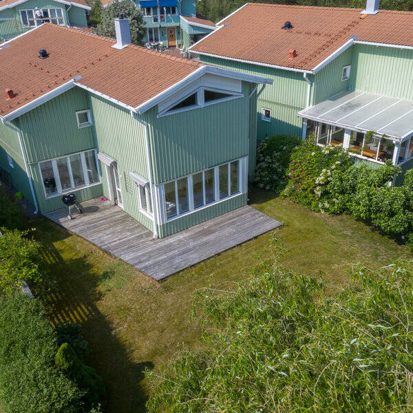 Hus - Friliggande villa i familjrt omrde i V