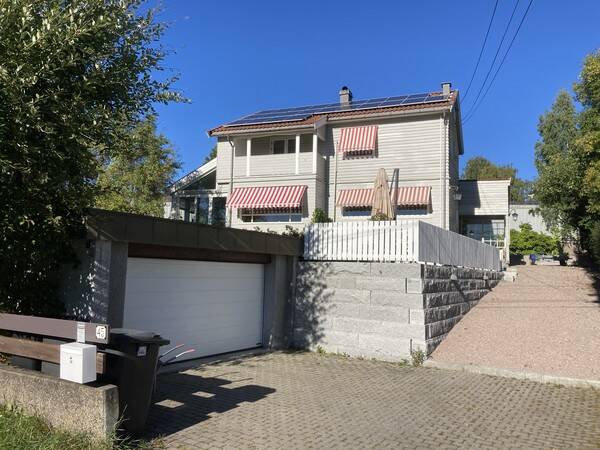 Hus - Enebolig - Røa. Harald Løvenskiolds vei  Hus - Enebolig - Røa. Harald Løvenskiolds vei