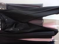 En byxa 38 och risa kvar 34 i storlek  En byxa 38 och risa kvar 34 i storlek