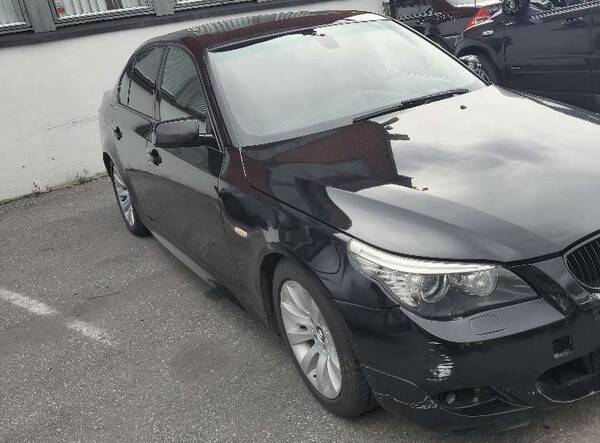 Kjøretøy - svart bmw Kjøretøy - svart bmw