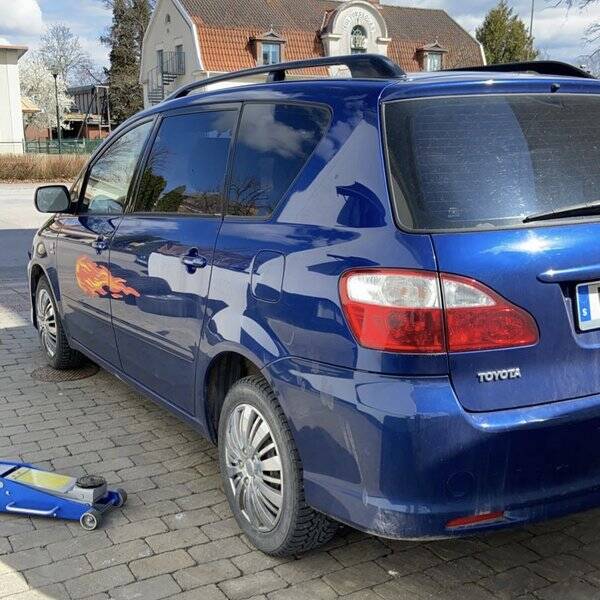 Fordon - Toyota Avensis Verso 