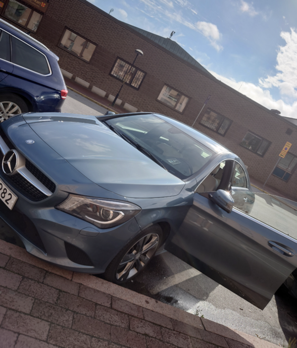 Fordon - Jeep wrangler .and . mercedes Benz cla