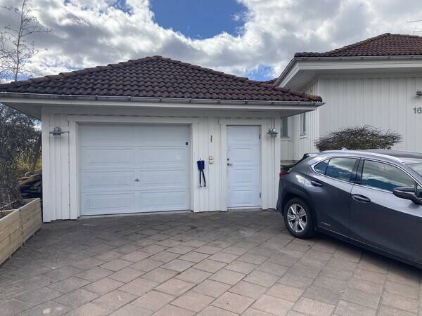 Hus - Garage i Sollentuna 