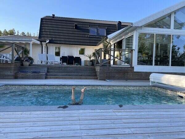Hus - Villa med pool och uterum i Tby