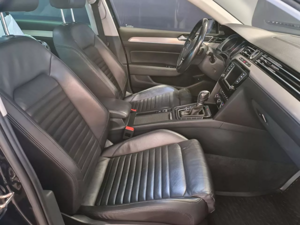 Fordon - volkswagen passat svart