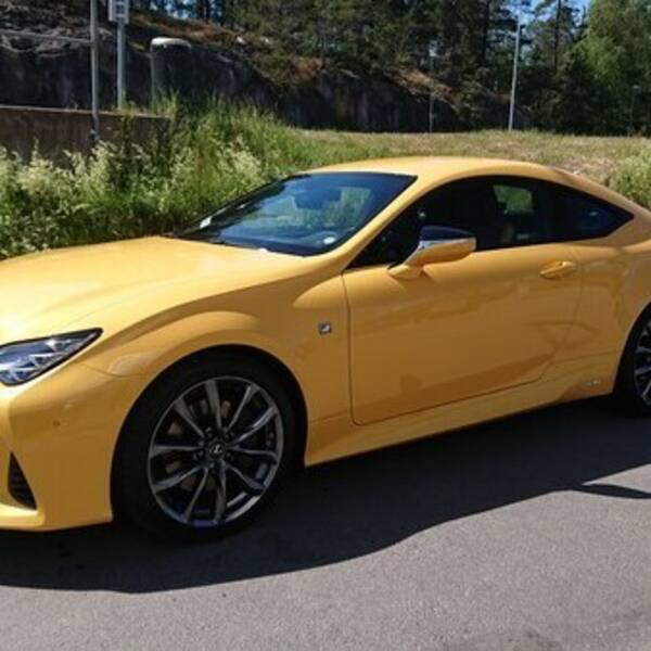 Fordon - Lexus RC300h (Gul)