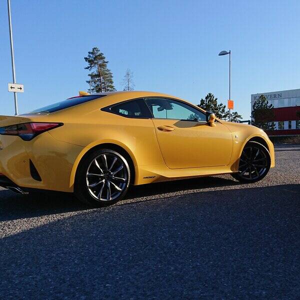 Fordon - Lexus RC300h (Gul)