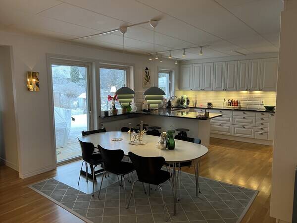 Hus - Villa i Tby med pool och uterum