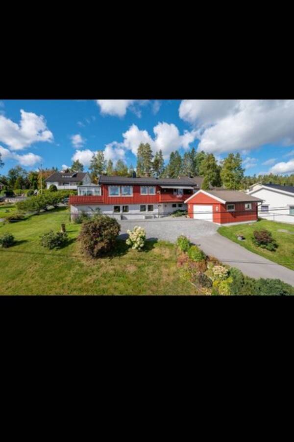 Hus - Enebolig på Bjørkelangen Hus - Enebolig på Bjørkelangen