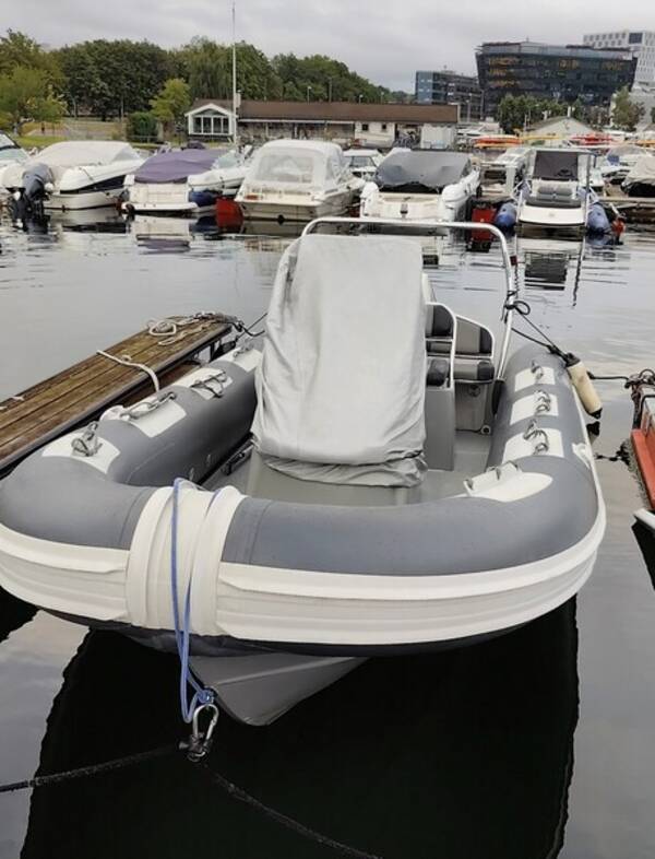 Kjøretøy - RIB båt Kjøretøy - RIB båt