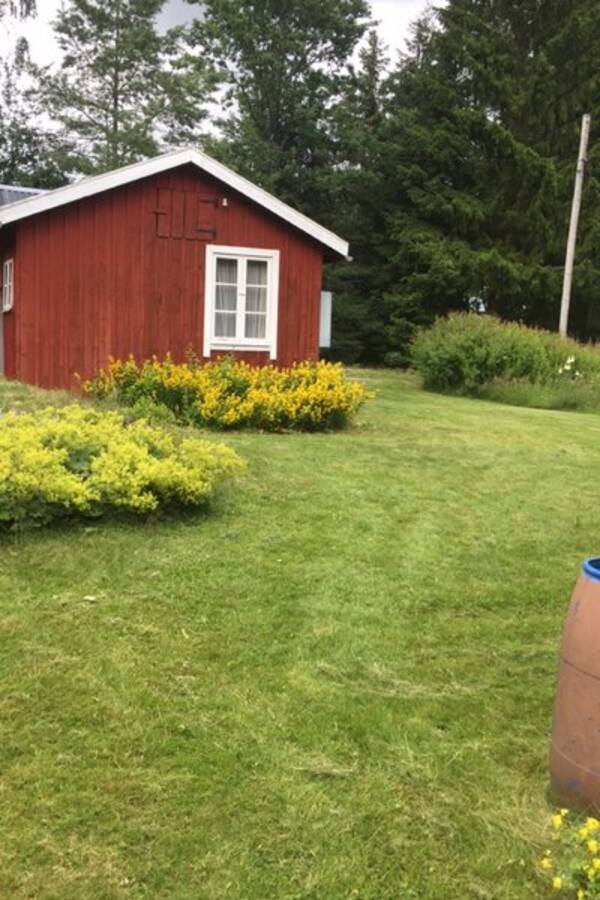 Sommarstuga - Torp med verkstad  Sommarstuga - Torp med verkstad