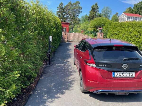 vrigt - Uppfart med laddstolpe