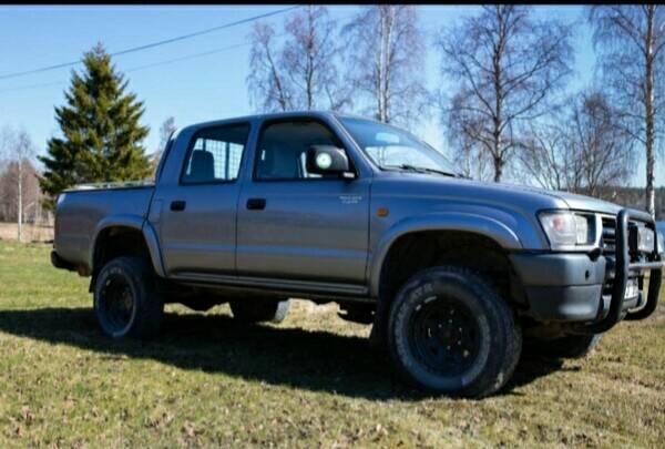 Fordon - 1996-2004 Toyota Hilux  4-drrars pickup