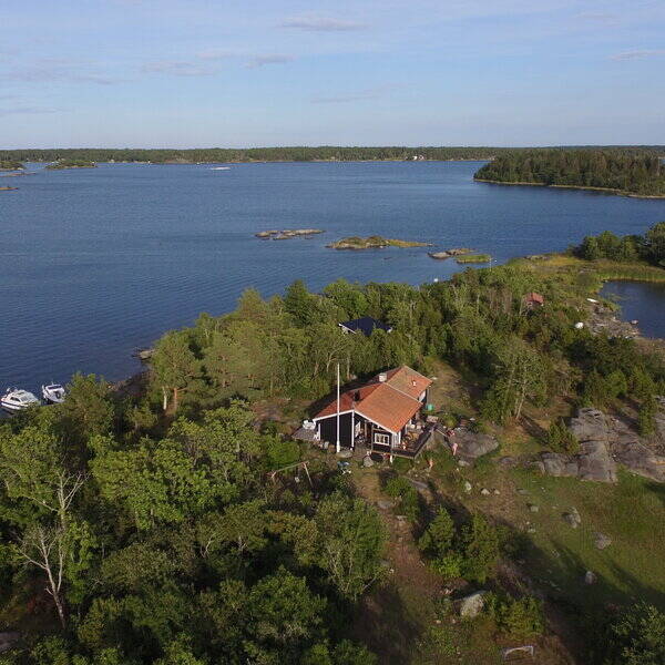Sommarstuga - Egen  i Roslagens skrgrd