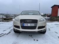 Audi Q7 , 2006 med heltonade rutor. Audi Q7 , 2006 med heltonade rutor.