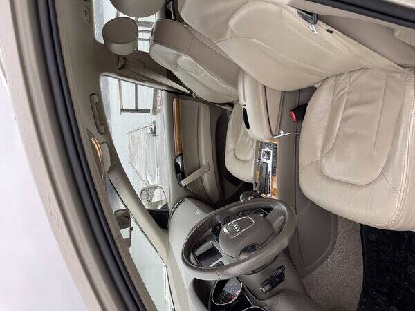 Fordon - Audi Q7 , 2006 med heltonade rutor. 