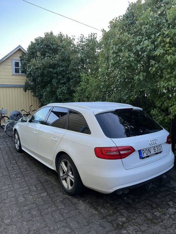 Fordon - Vit Audi A4  Fordon - Vit Audi A4