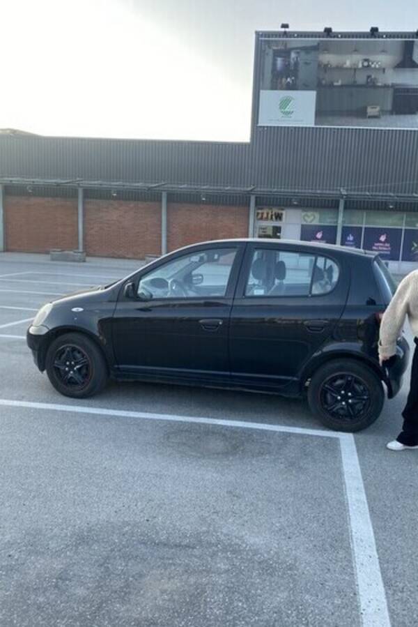 Fordon - Toyota yaris frn r 2000