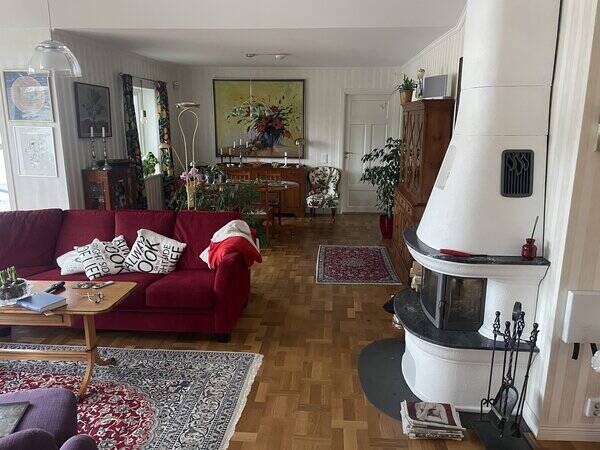 Hus - Bilder  p vardagsrum och badrum