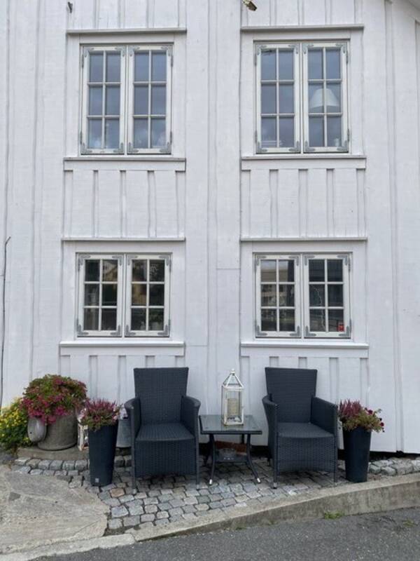 Hus - Gammel skipsbolig ved sjøen i Arendal Hus - Gammel skipsbolig ved sjøen i Arendal