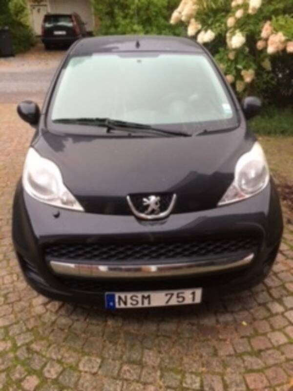 Fordon - Peugeot 107 och Volvo  XC60 Fordon - Peugeot 107 och Volvo  XC60