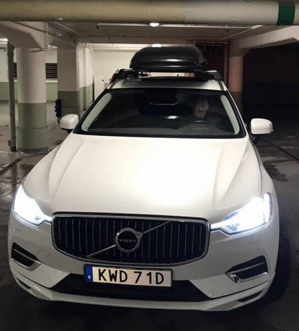 Fordon - Peugeot 107 och Volvo  XC60 Fordon - Peugeot 107 och Volvo  XC60