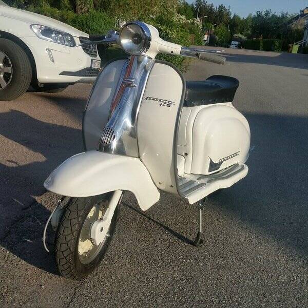 Fordon - Vespa 1960 och Lambretta 1961