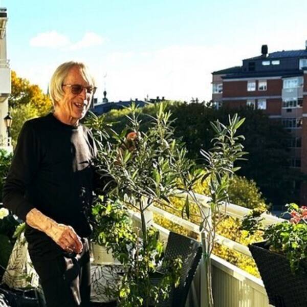 Lägenhet - Ja,  lägenhet med stor terrass  mitten i