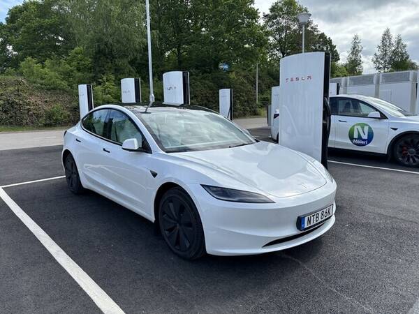 Fordon - Tesla Model 3 2024