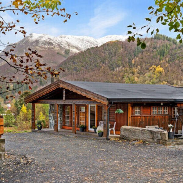 Hus - Enebolig - gammel hytte