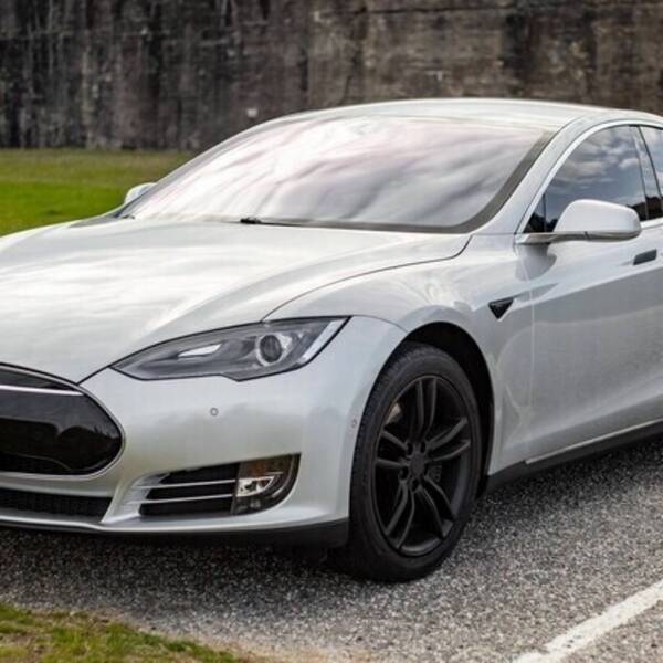 Kjrety - Tesla Model S