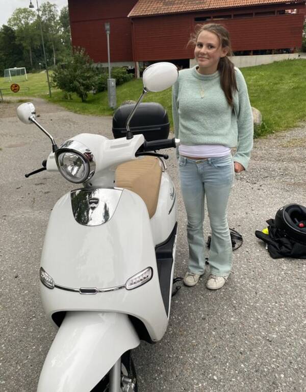 Fordon - Moped retro vit Viarelli  Fordon - Moped retro vit Viarelli