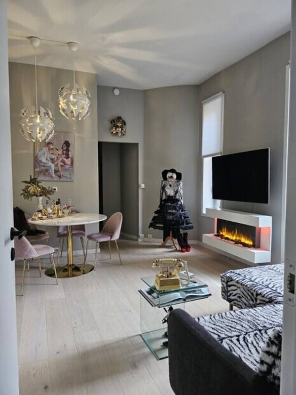 Leilighet - Sjarmerende le2r i sentrum Leilighet - Sjarmerende le2r i sentrum