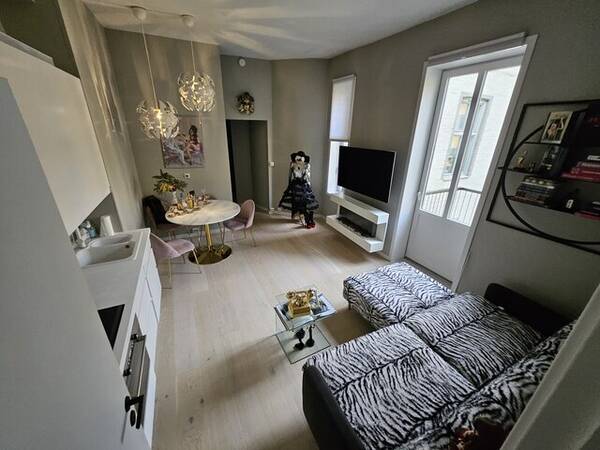 Leilighet - Sjarmerende le2r i sentrum Leilighet - Sjarmerende le2r i sentrum