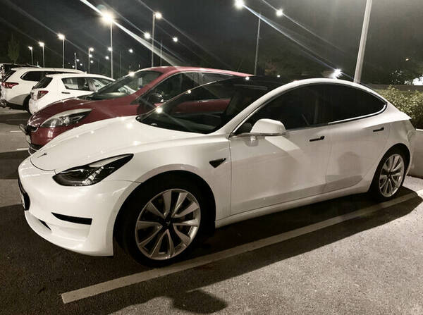 Fordon - Tesla modell 3