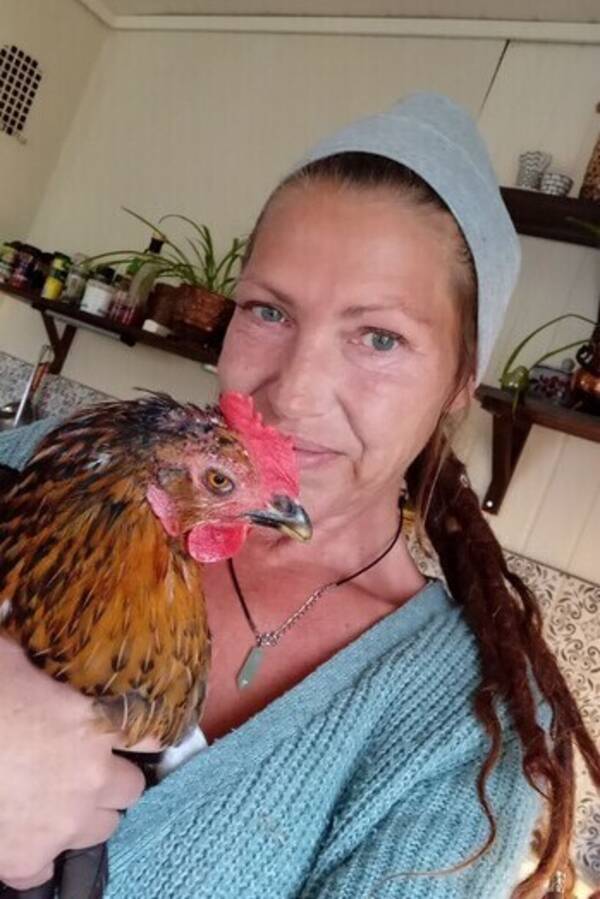 Annet - Høna Magda. Annet - Høna Magda.