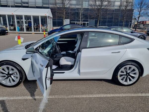 Kjøretøy - Tesla 3 White Kjøretøy - Tesla 3 White
