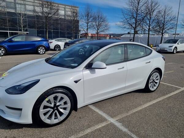 Kjrety - Tesla 3 White