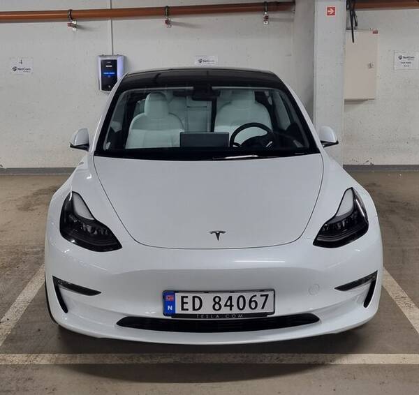 Kjrety - Tesla 3 White