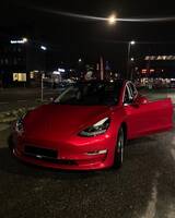 Tesla Model 3 - Rød Tesla Model 3 - Rød