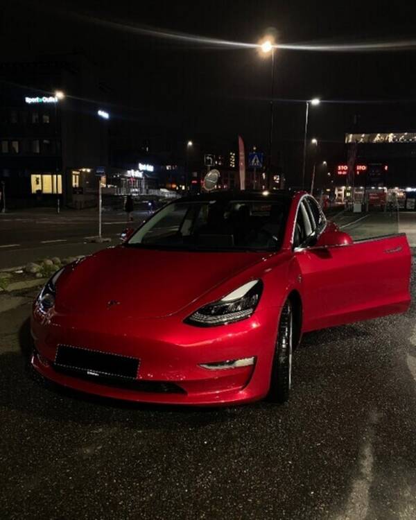 Kjøretøy - Tesla Model 3 - Rød Kjøretøy - Tesla Model 3 - Rød