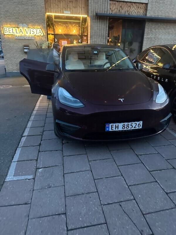 Kjøretøy - Tesla modell y performance 2024 Kjøretøy - Tesla modell y performance 2024