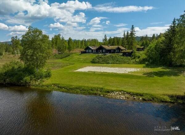 Hytte - hytte i vannkanten ved Gulsviktjernet. 