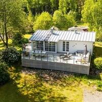 Litet hus strax utanför Lidköping. Litet hus strax utanför Lidköping.