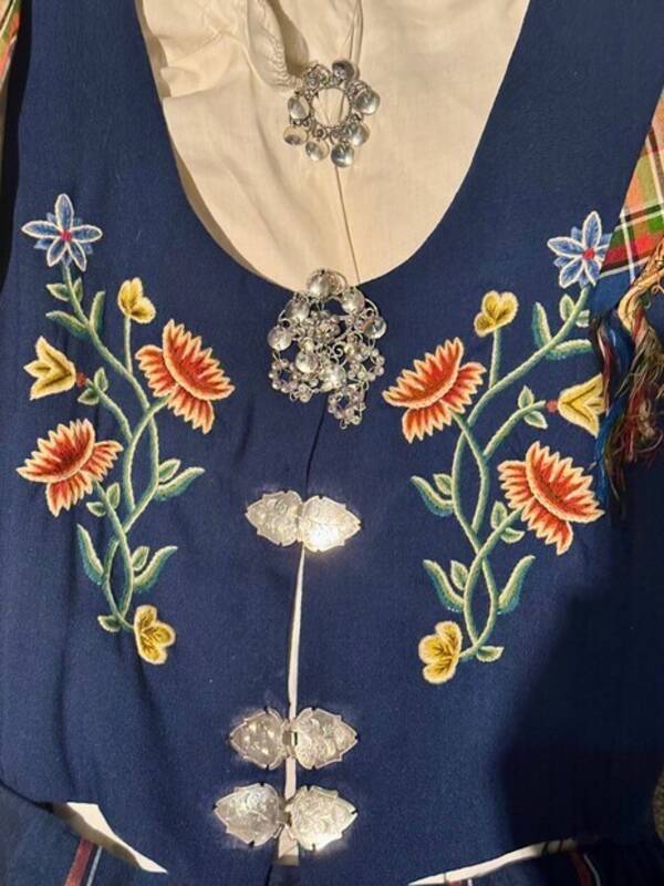 Revisitter - Nordlandsbunad  Revisitter - Nordlandsbunad