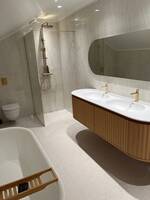 Nyoppusset baderom, Ytre Enebakk  Nyoppusset baderom, Ytre Enebakk