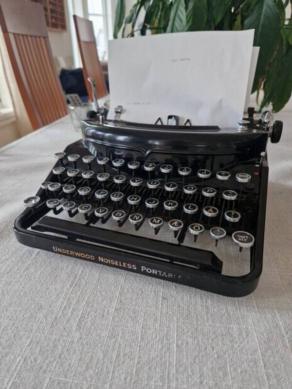 Revisitter - Skrivemaskin, 1954 Revisitter - Skrivemaskin, 1954